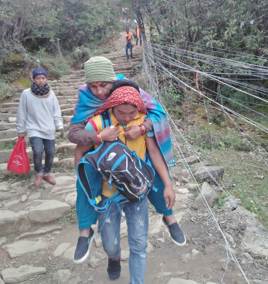 मान्छे बोक्ने मान्छेको कथा: पाथिभरा मन्दिर दर्शन गराएर मासिक १ लाख कमाइ