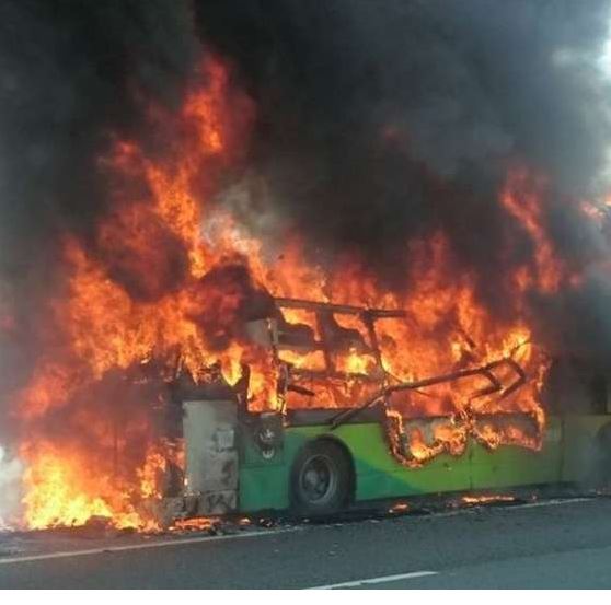 रोकिराखेको दुई वटा बसमा आगलागी