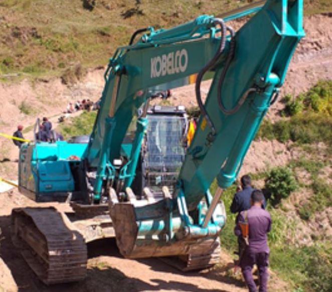 बैतडीमा स्काभेटरले च्यापेर एक जनाको मृत्यु