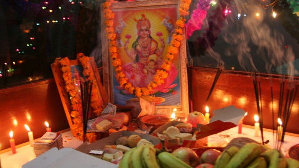 आज लक्ष्मीपूजा: सम्पन्नताकी देवी लक्ष्मीकाे पूजा आराधना गरी मनाइँदै