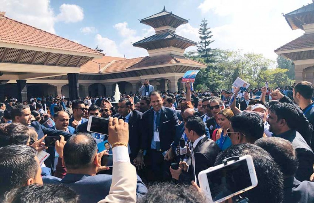 मेसिनमा खराबी आएपछि एनआरएनएको मतदान कागजी प्रक्रियाबाटै हुँदै