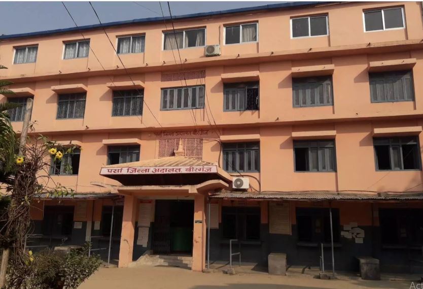 सरकारी कागजात कीर्तेको अभियोग लागेका मालपोत प्रमुख धरौटीमा रिहा