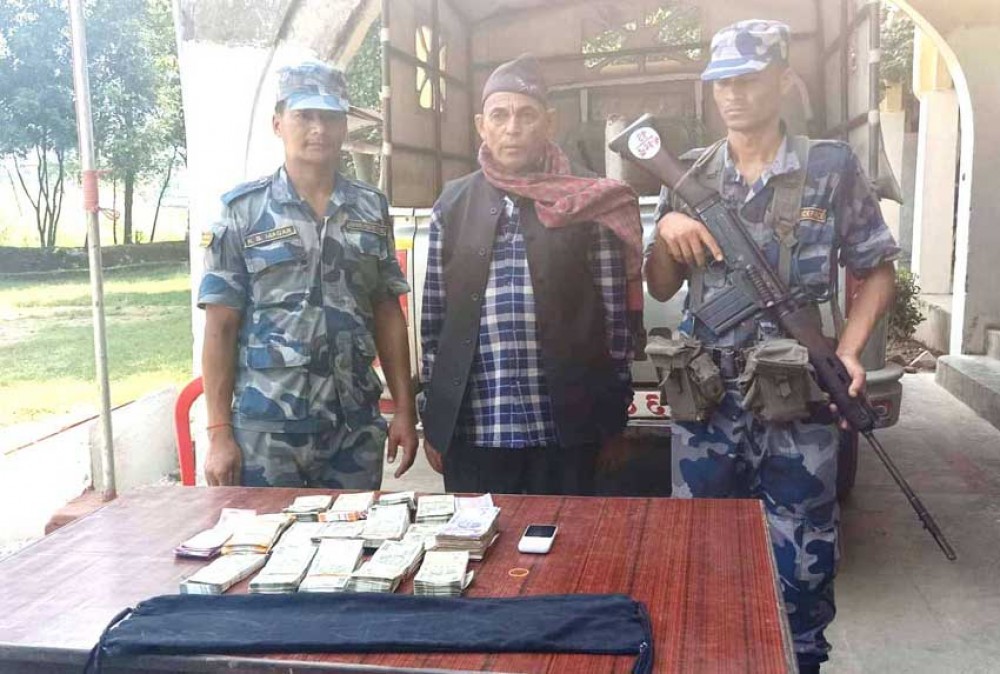 सात लाख भारुसहित ओली पक्राउ