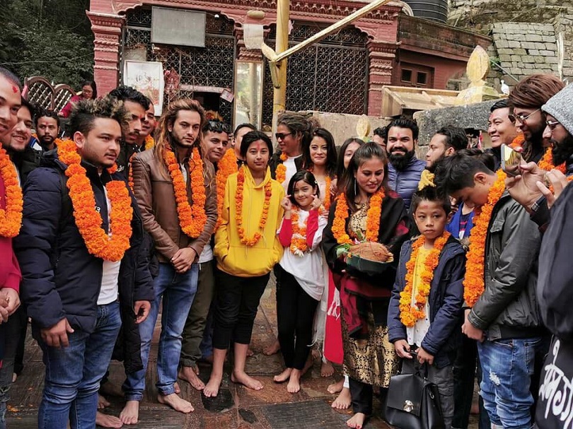 ‘प्रेमगीत ३’को शुभमुहूर्त : दक्षिणकालीमा पूजाआजा गर्दै कीर्तिपुरको सेटबाट छायाङ्कन सुरु