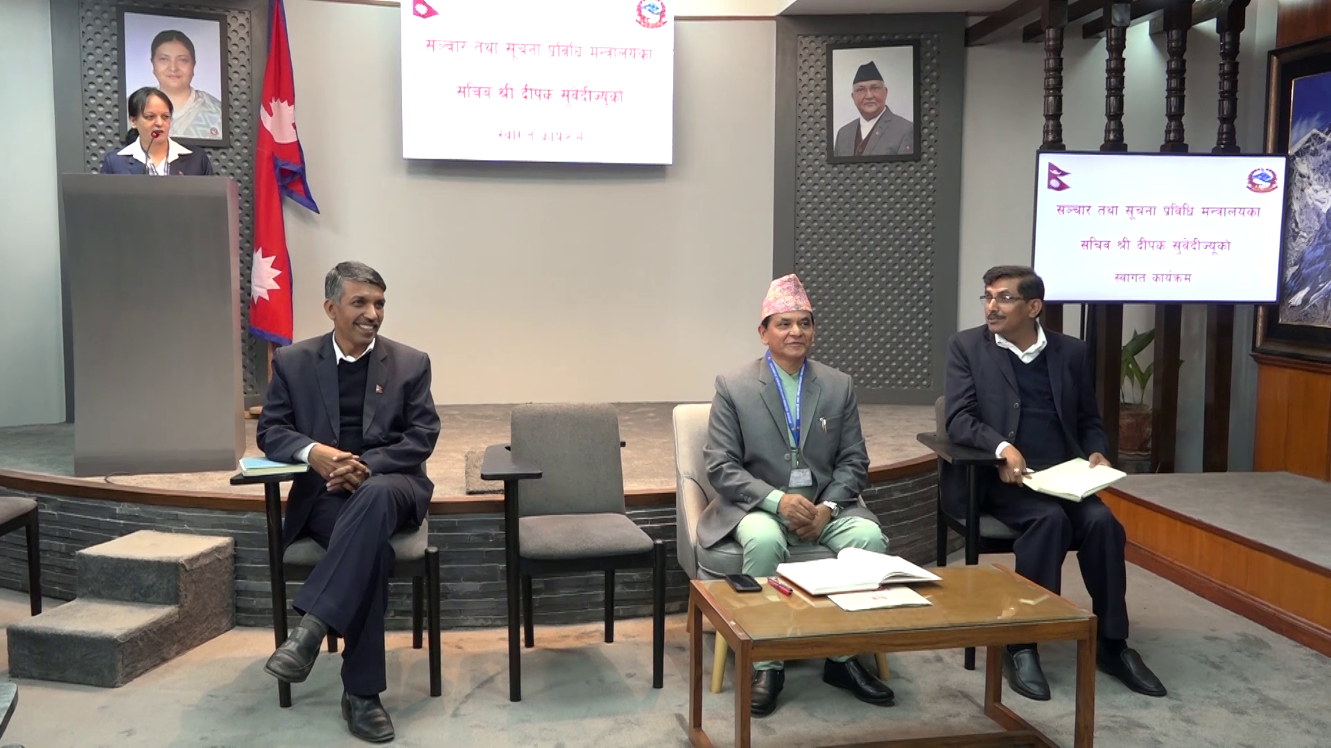 संचार सचिवमा आए प्रदेश २ का प्रमुख सचिव