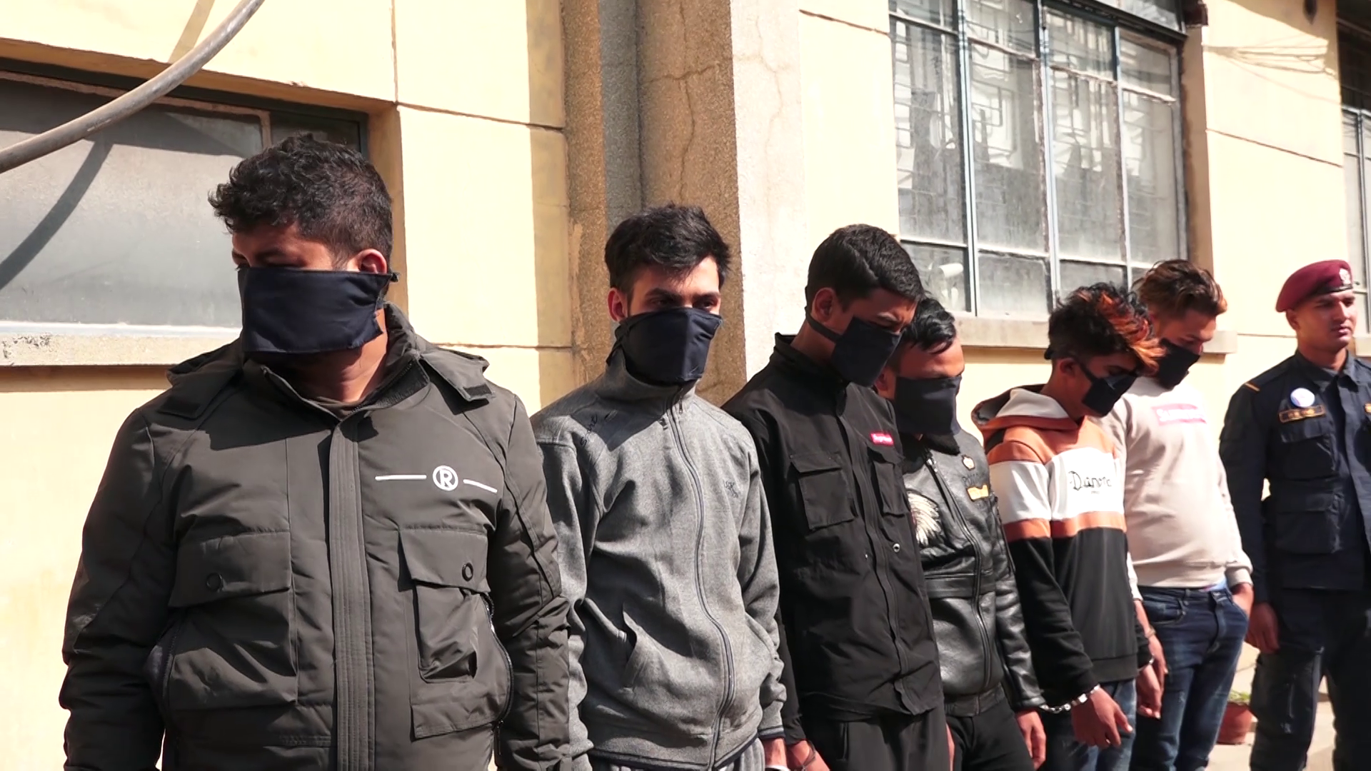 काठमाडौंका विभ‍िन्न बैंकबाट १९ लाख रुपैयाँ चोरी गर्ने ६ जना पक्राउ, कर्मचारीको संलग्नता रहेको आशंका