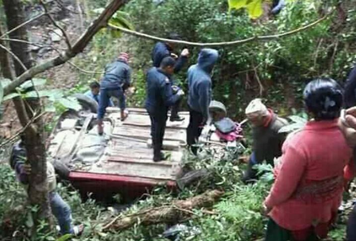 अर्घाखाँचीको नरपानीमा कार दुर्घटना, तीन जनाको ज्यान गयो