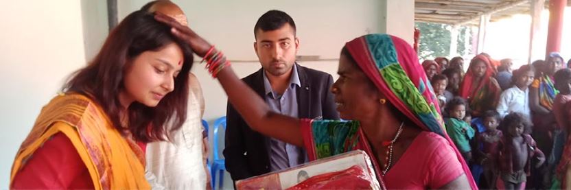 बेहुलाले लिएनन् दाईजो, बेहुलीले बाँडिन् विपन्नलाई न्यायो कपडा