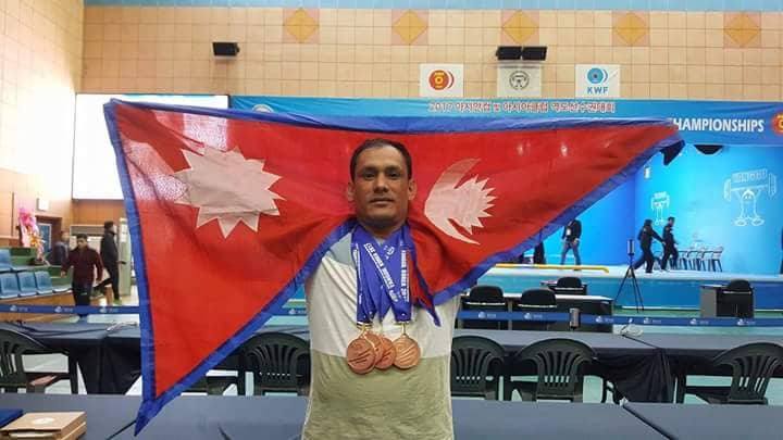 १३ औं सागको मार्चपासमा नेपालको झण्डा कमलले बोक्ने