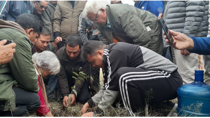 अकुपाई टुँडिखेल अभियानः खुल्लामञ्चमा खरीको विरुवा