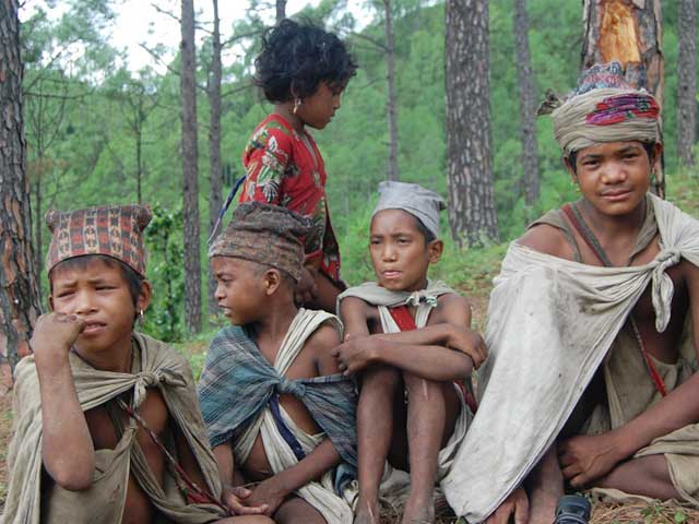 राउटेलाई न्यानो कपडा र पोषिलो खानेकुरा