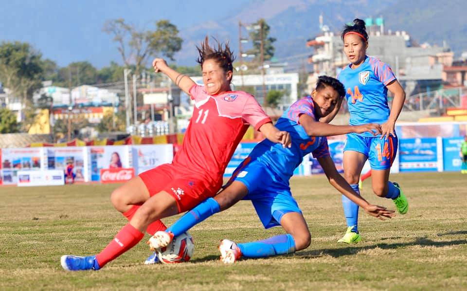 नेपाली महिला फुटबल टोली भारतसँग पराजित, फाइनलमा भारतसँगै भेट