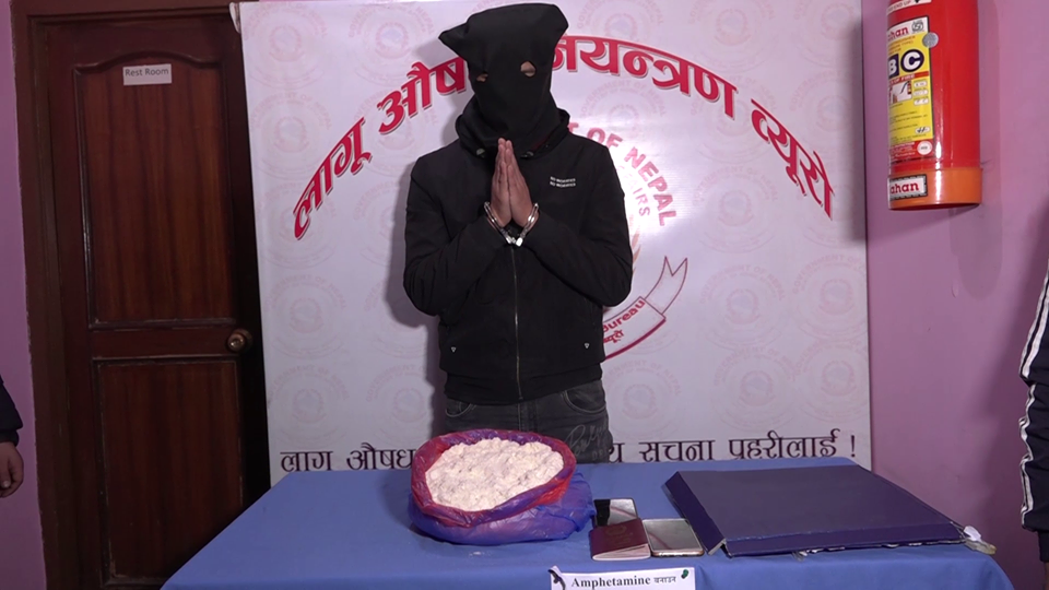 लागूऔषध बनाउने रसायनसहित चिनियाँ नागरिक पक्राउ