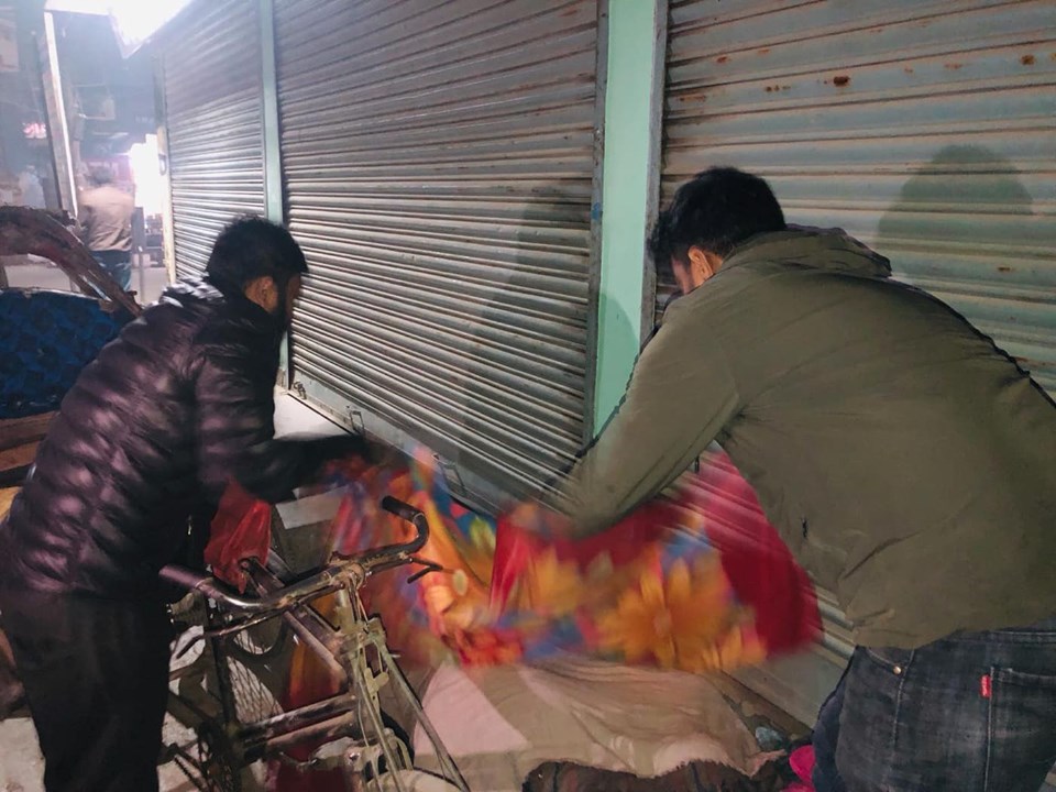 कठ्याग्रिंदो जाडोमा विराटनगरका सडक ब्यक्तिले पाए न्यायो कपडा