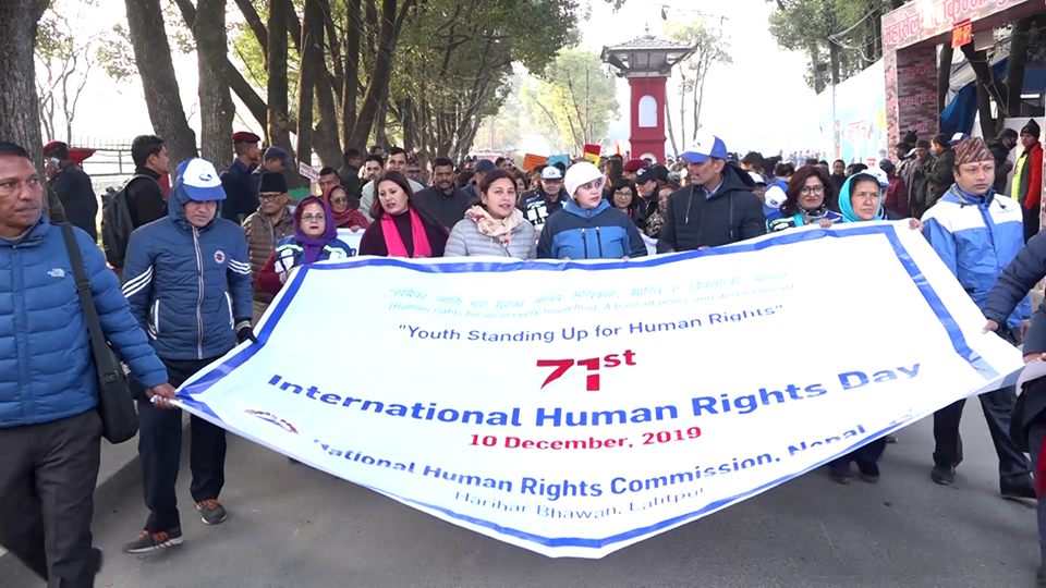 मानवअधिकार दिवसमा प्रर्दशनमा उत्रिए मानवअधिकारकर्मी