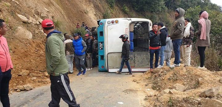 पिकनिक जाँदै गरेको बस दुर्घटना