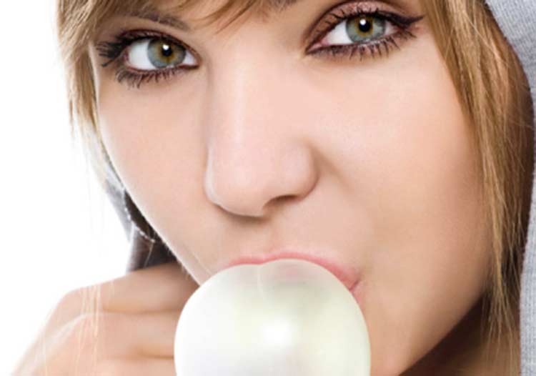 नेपालीको अनावश्यक खर्च : चुइगम चपाएरै सकियो साढे १८ करोड