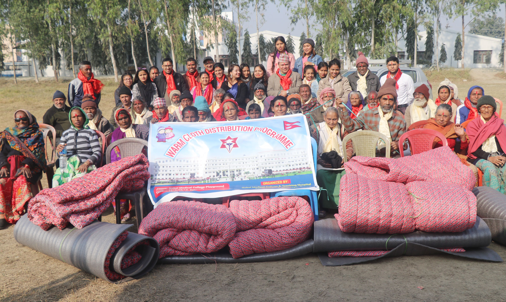 नोबेलका बिद्यार्थीले बिपन्नलाई बाँडे न्यानो कपडा