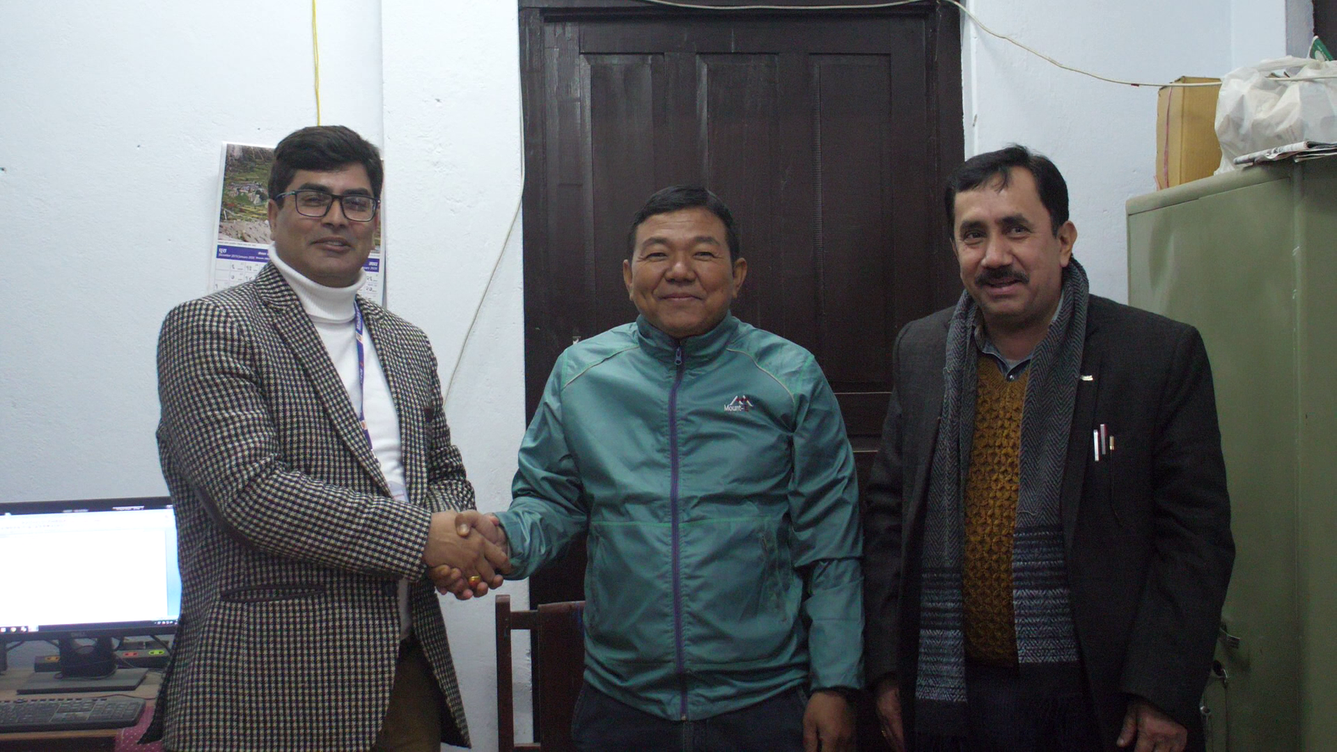 दिनदिनै विप्लव एक्लिदै, ४ नेताले मोरङमा गरे आत्मसर्मपण