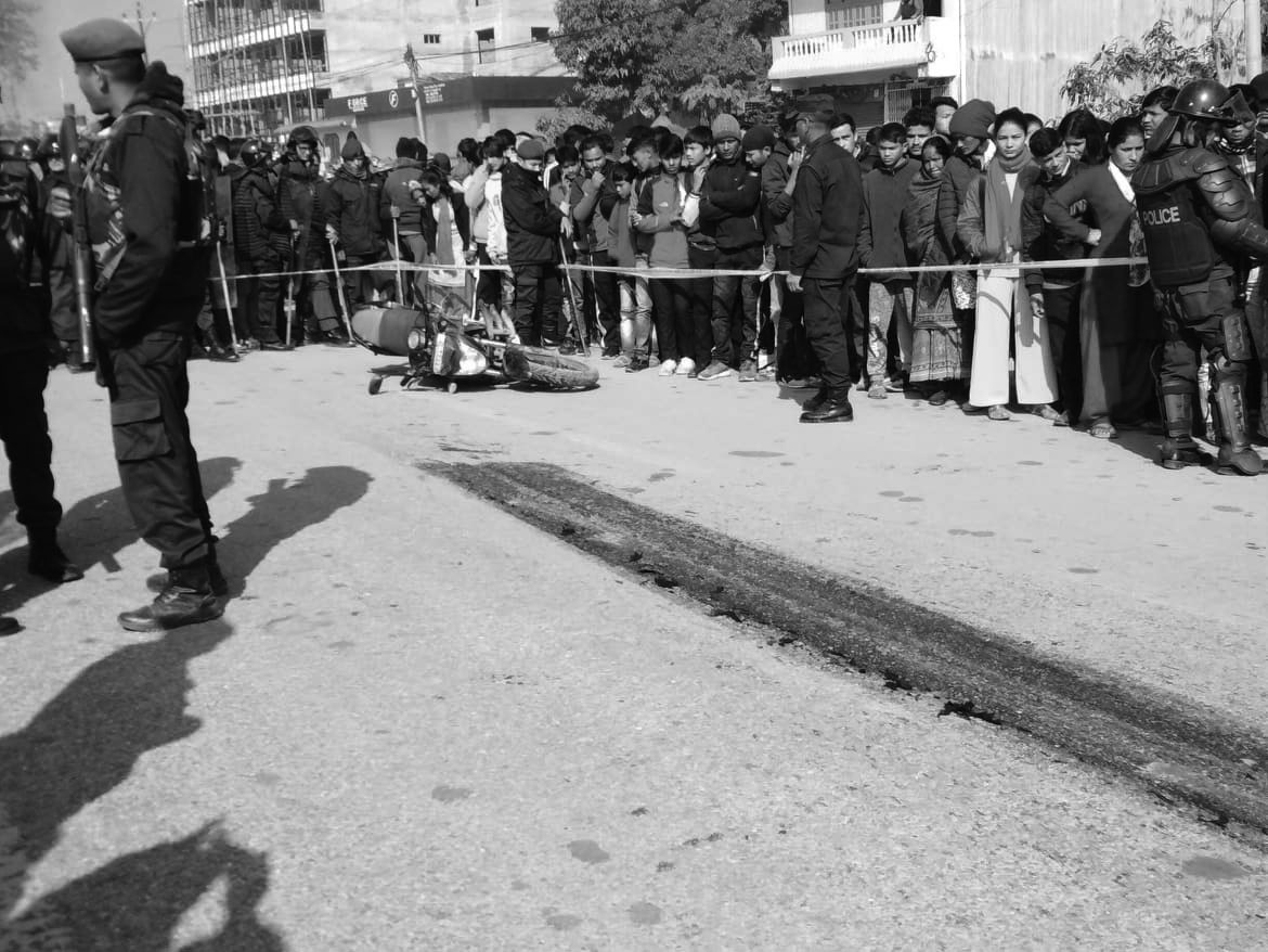 टिपरको ठक्करबाट सुर्खेतमा एक जनाको ज्यान गयो, वीरेन्द्रनगर तनावग्रस्त