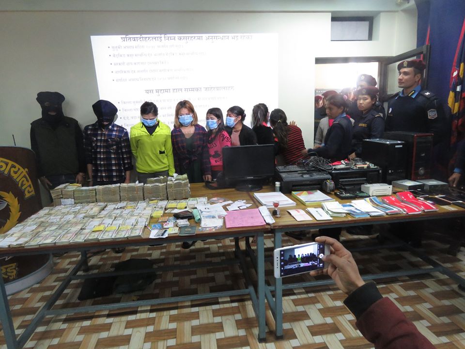 अनलाइन ठगी गर्ने ८ जना ६८ लाखसहित पक्राउ