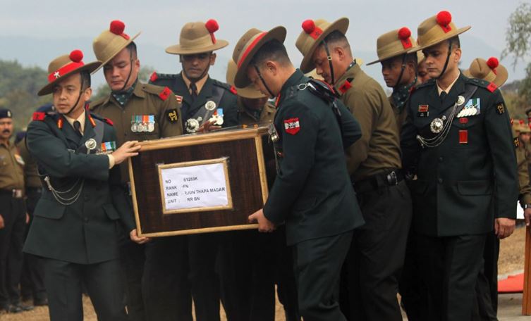 कश्मीरमा मारिएका अर्जुनको सैनिक सम्मानसहित अन्त्येष्टि