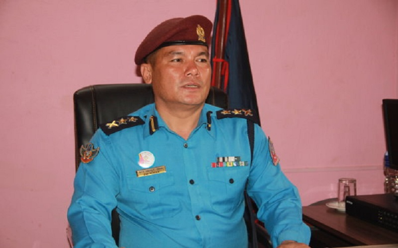 चितवनबाट १२ घण्टाभित्र रमाना हुन एसपी मल्ललाई निर्देशन