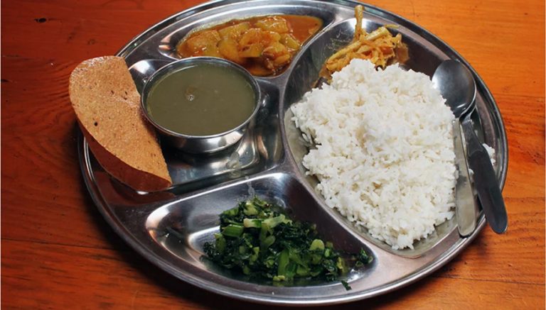 इनरुवामा निःशुल्क खाना खुवाउने अभियान शुरु