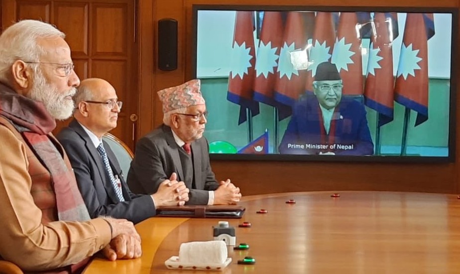 प्रधानमन्त्री ओली र भारतीय प्रधानमन्त्री मोदीद्वारा संयुक्त रुपमा स्वीत थिचेर आईसिपिको उद्घाटन