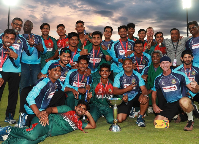 भारतलाई हराउँदै बंगलादेशले जित्यो यू-१९ विश्वकपको उपाधि