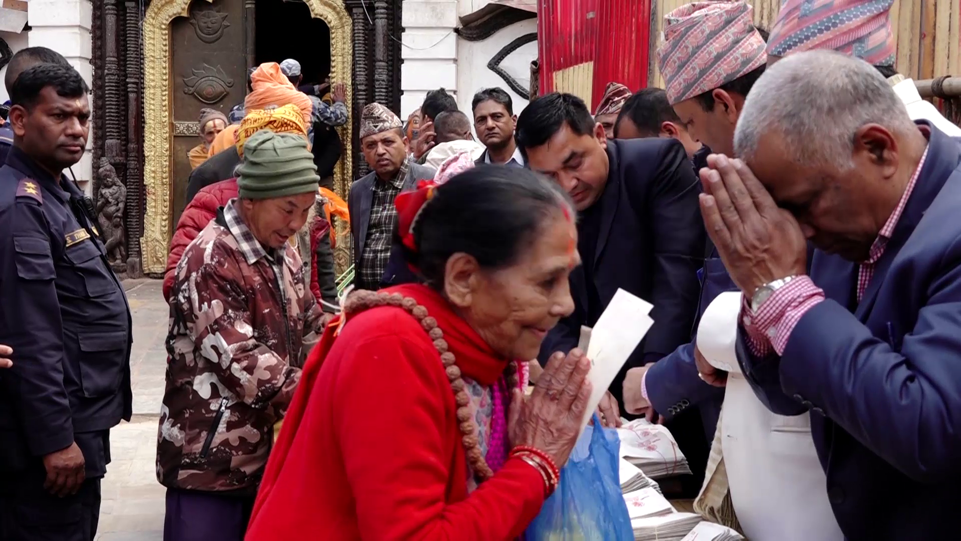 शिवरात्रीमा पशुपति आएका साधुसन्तहरु दक्षिणासहित विदाई