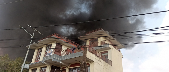 ललितपुरको कबाडी गोदाममा आगलागी हुँदा २ जना घाइते