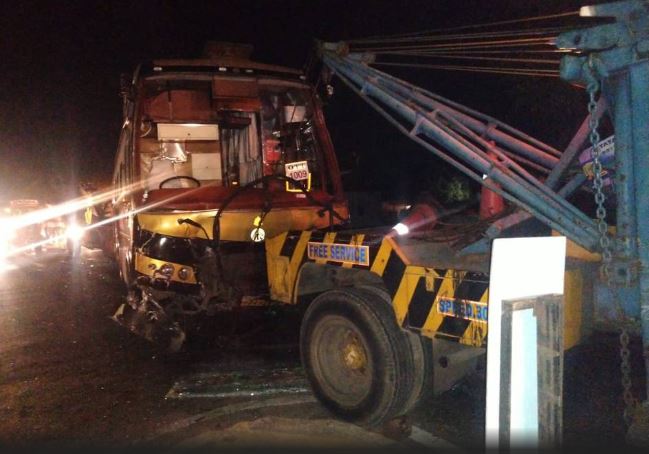 नेपाली तीर्थयात्री चढेको बस भारतमा दुर्घटना : ६ जनाको मृत्यु , १८ घाइते