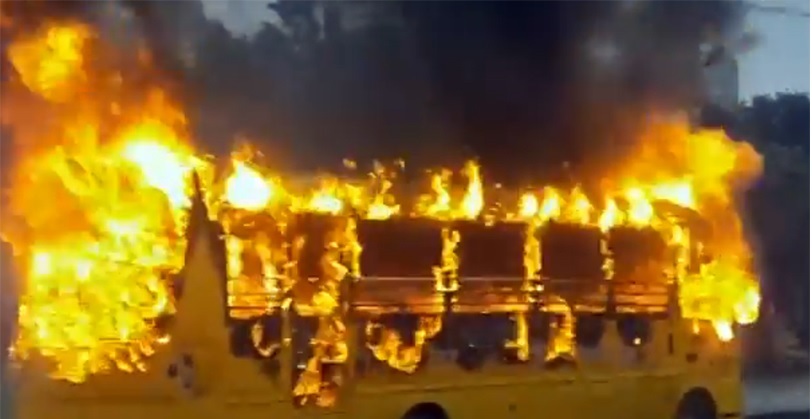 विद्यालयका दुईवटा बसमा आगजनी