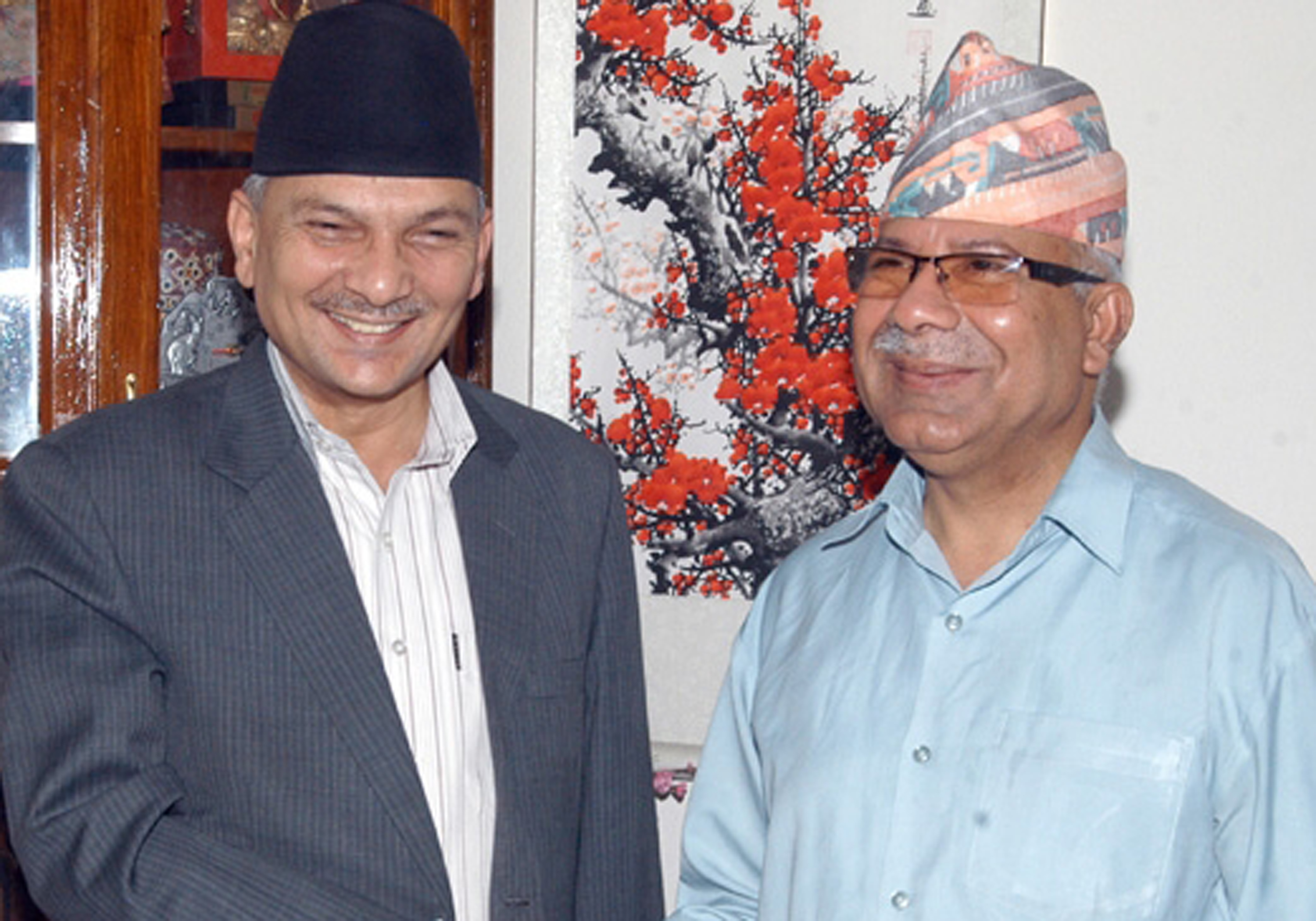 पूर्वप्रधानमन्त्रीद्वय नेपाल र भट्टराईविरुद्ध मुद्दा चलाउन माग गर्दै सर्वोच्चमा रिट