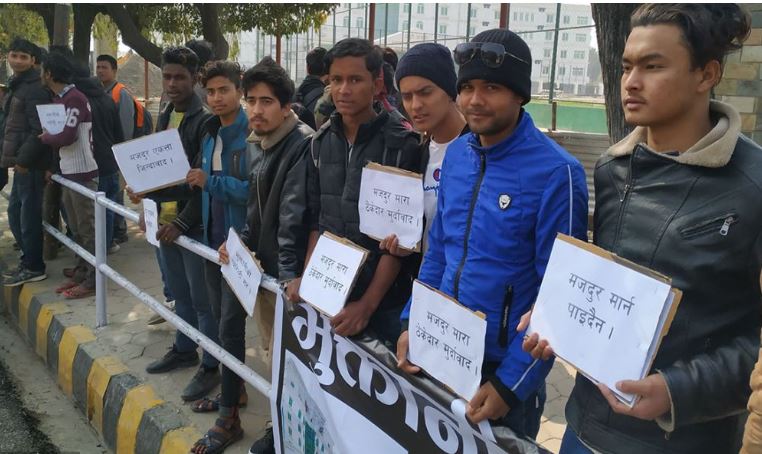 भुक्तानी माग गर्दै सैनिक मुख्यालय अगाडी धर्ना