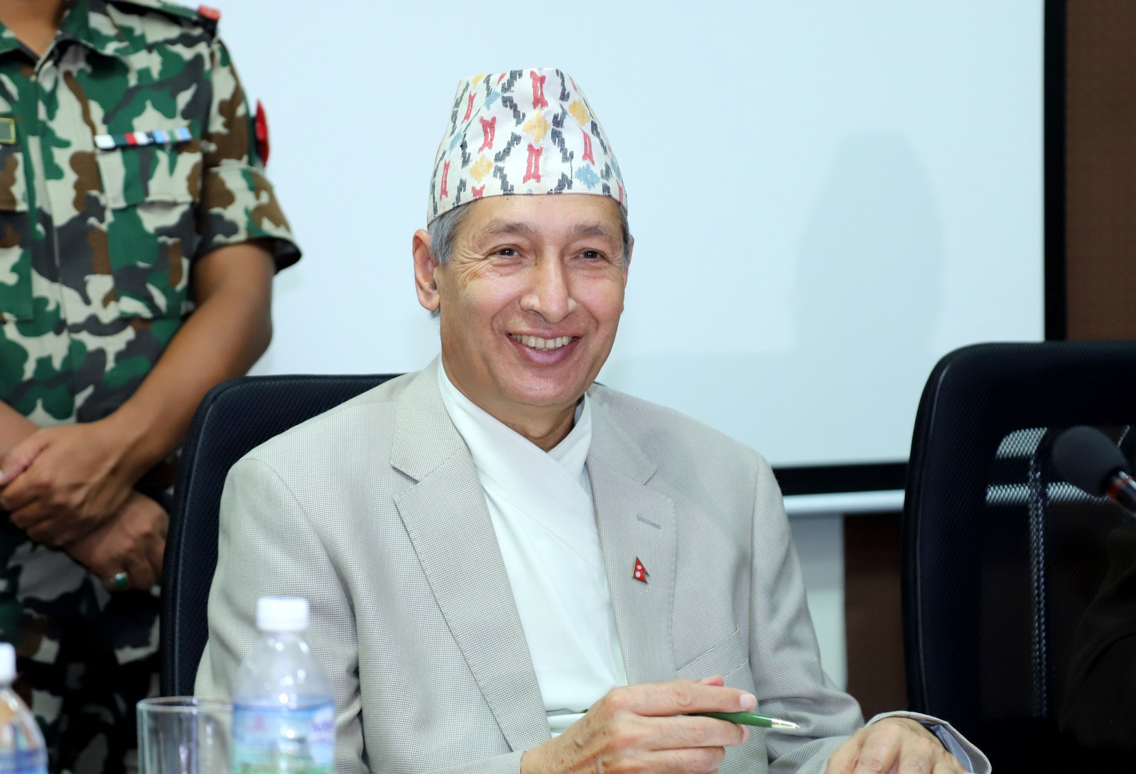 बाँस्कोटाको राजीनामा स्वीकृत, खतिवडालाई सञ्‍चार मन्त्रालयको जिम्मा