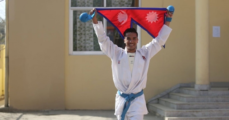 मागेको पोशाकले सिकेको कराँते जसले स्वर्णपदक चुम्यो