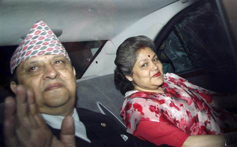 विमानस्थलमा पूर्वराजा र रानीको पनि कारोना परिक्षण गरियो