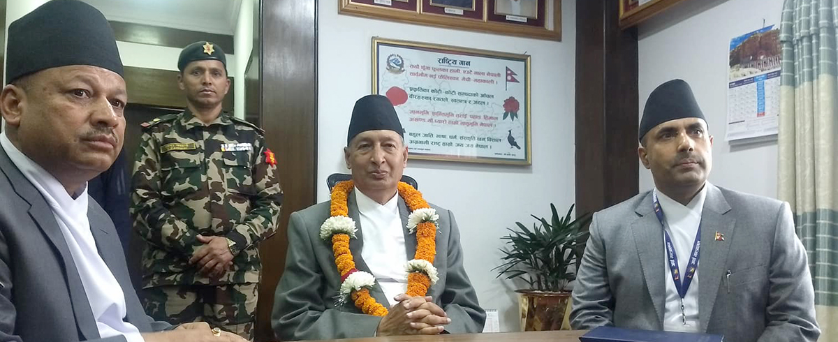 पदभार सम्हाल्दै अर्थमन्त्री खतिवडाले भने– युद्ध नजित्दासम्म फिर्ता हुन्नँ