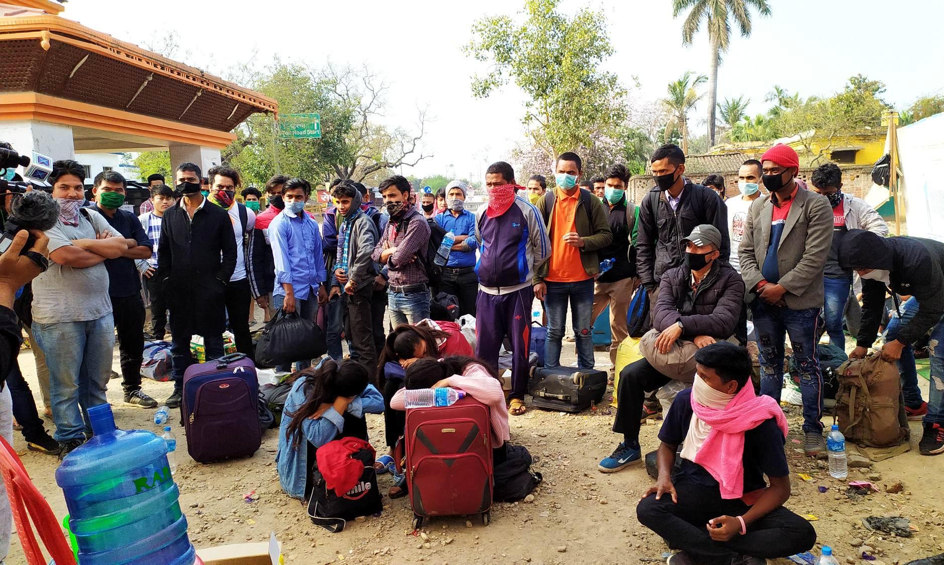 सीमामा अलपत्र परेका नेपालीलाई आउन दिईने