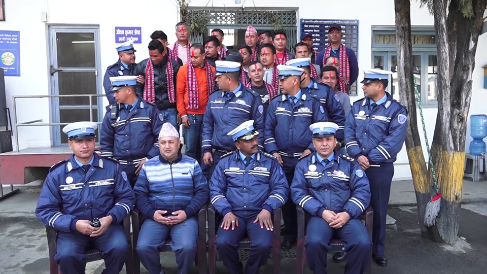 ट्याक्सीमा छोडेका सामान बुझाउने २१ चालक सम्मानित