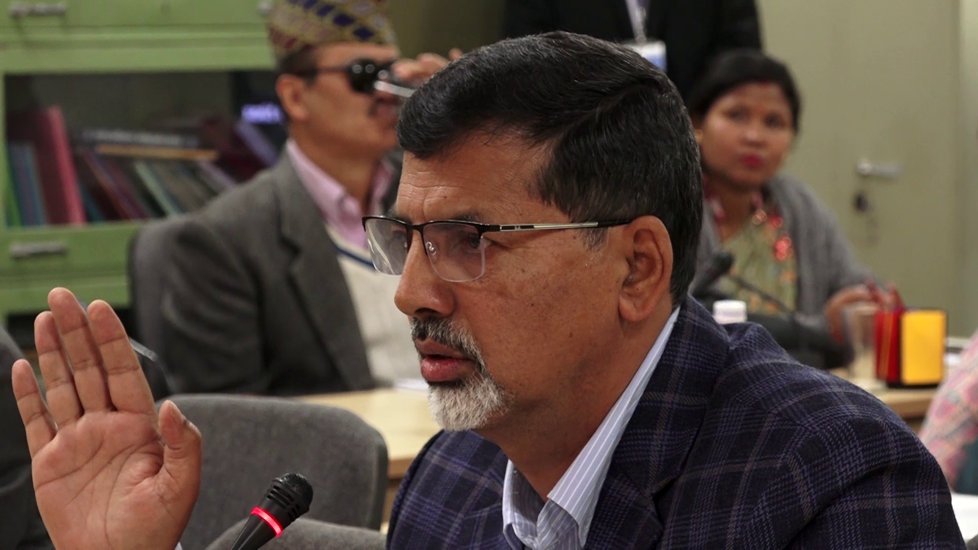 निजामति सेवा ऐनमा राजनीति पस्यो, सांसदहरु आक्रोशित