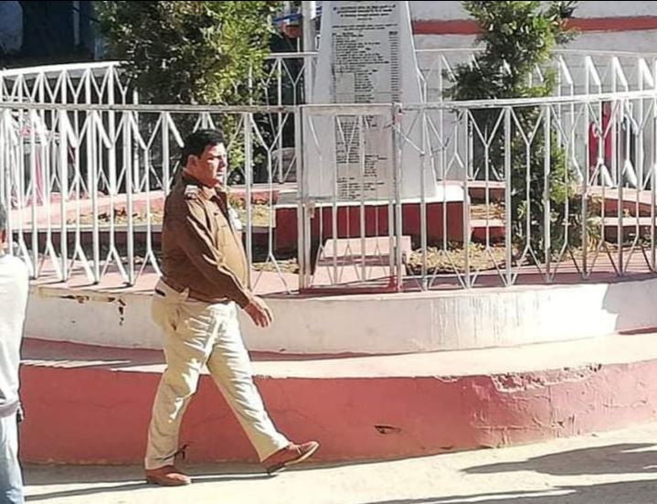 कुनै जानकारीबिनै पोसाकसहित भारतीय प्रहरी दैलेखमा