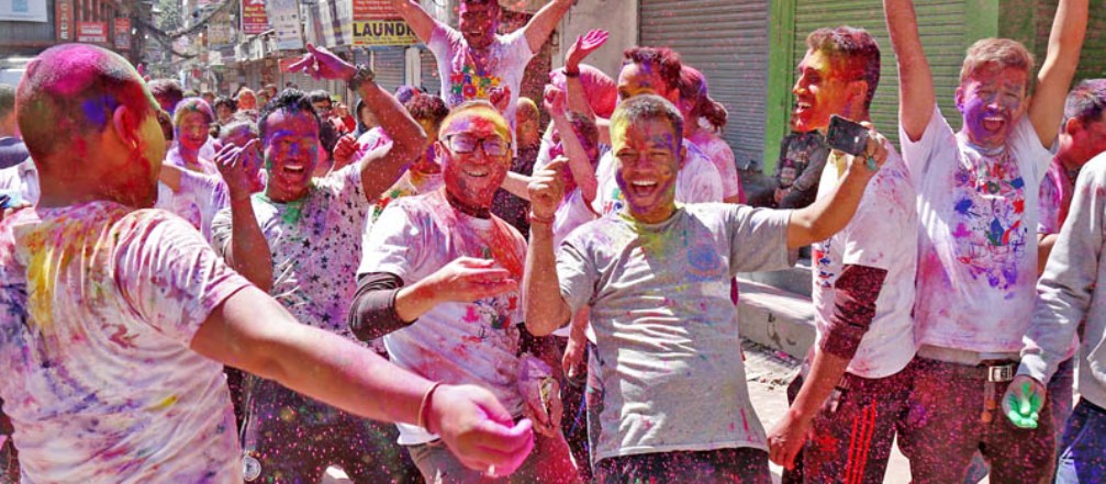 होली सभ्य बन्दै, काठमाडौँ उपत्यकामा सुरक्षा व्यवस्था कडा