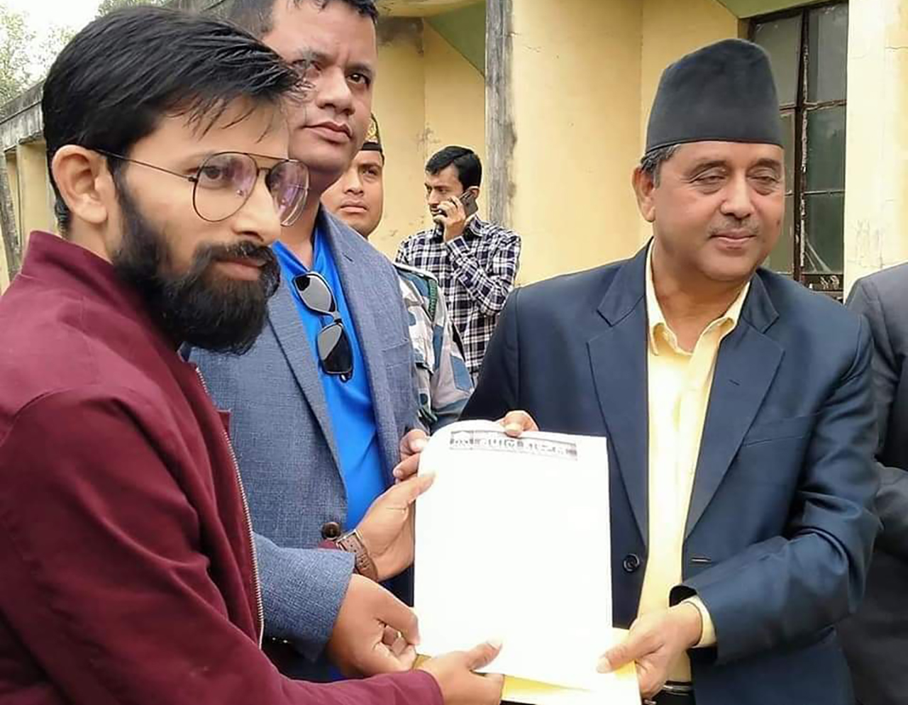 विराटनगरका राकेश रोशनले आफ्नो होस्टल क्वारेन्टाइनका लागि दिने