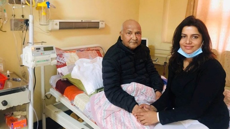 प्रधानमन्त्रीलाई मिर्गौला दिएकी समीक्षा अस्पतालबाट डिस्चार्ज