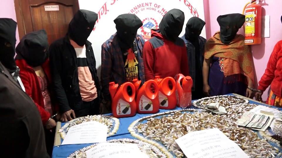 लागुऔषध विरुद्धको प्रहरी अभियान: तीन महिलासहित १२ जना पक्राउ
