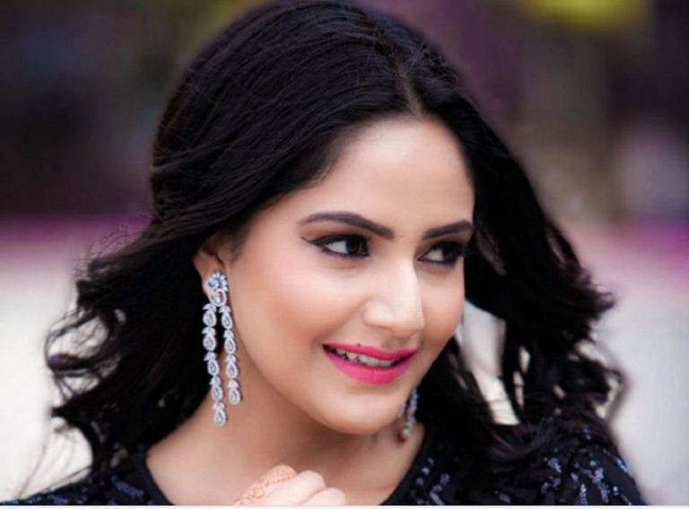 कोरोना रोकथामका लागि वर्षा शिवाकोटीले दिइन् १ लाख