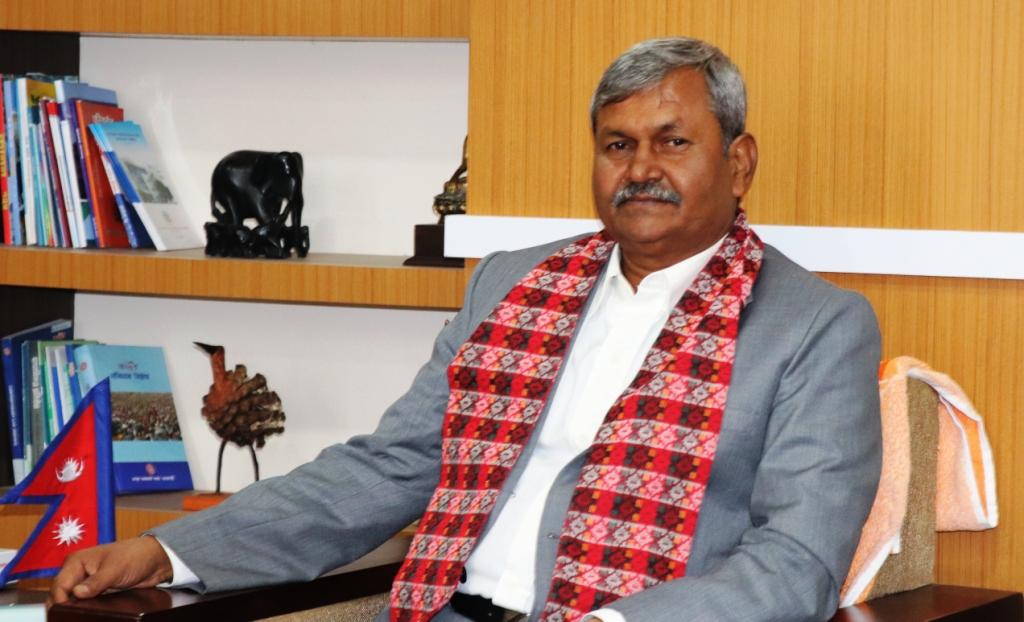 विदेशमा अलपत्र नेपालीलाई स्वदेश फर्काउने गृहकार्य भइरहेको छः श्रममन्त्री यादव